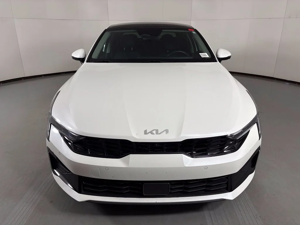 Used 2025 White Kia EX image 3