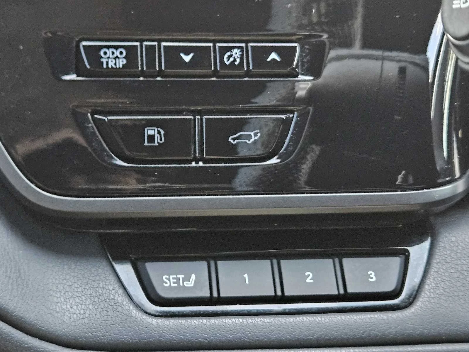 Certified Used 2024 WIND CHILL PEARL Lexus F SPORT Premium image 17