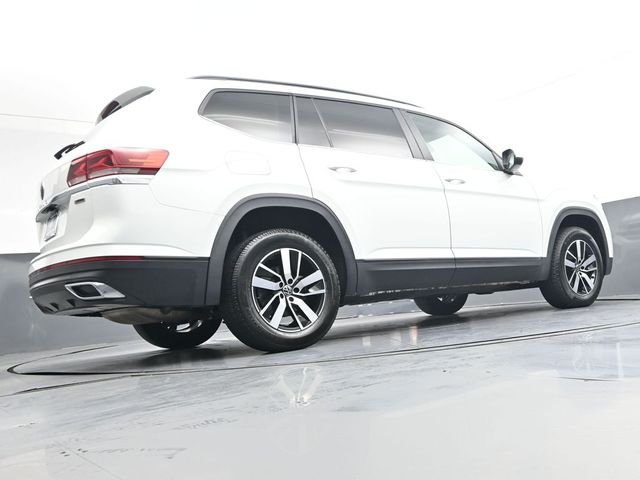 Used 2021  Volkswagen 2.0T SE image 31