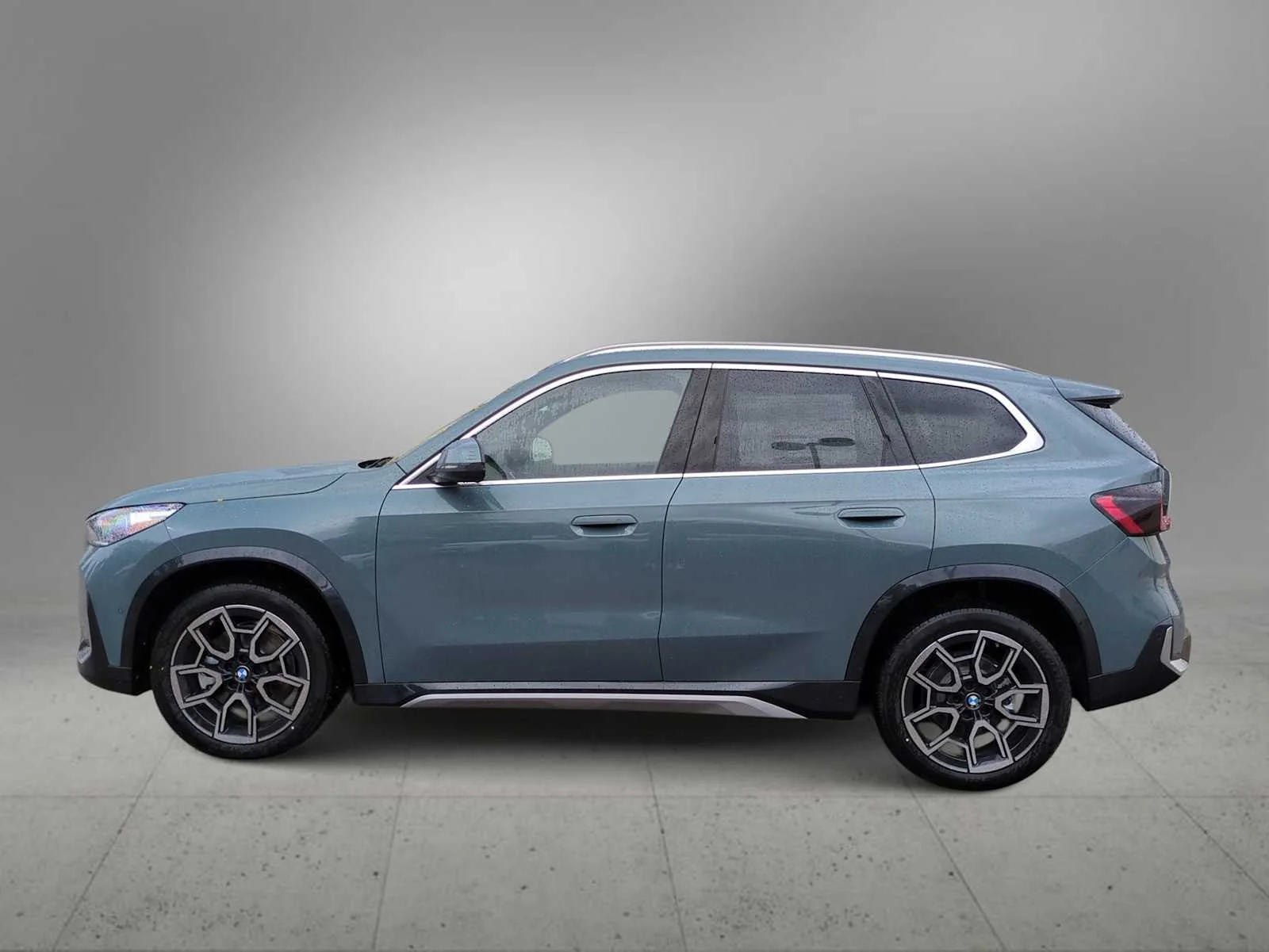 New 2026 Cape York Green Metallic BMW xDrive28i image 5