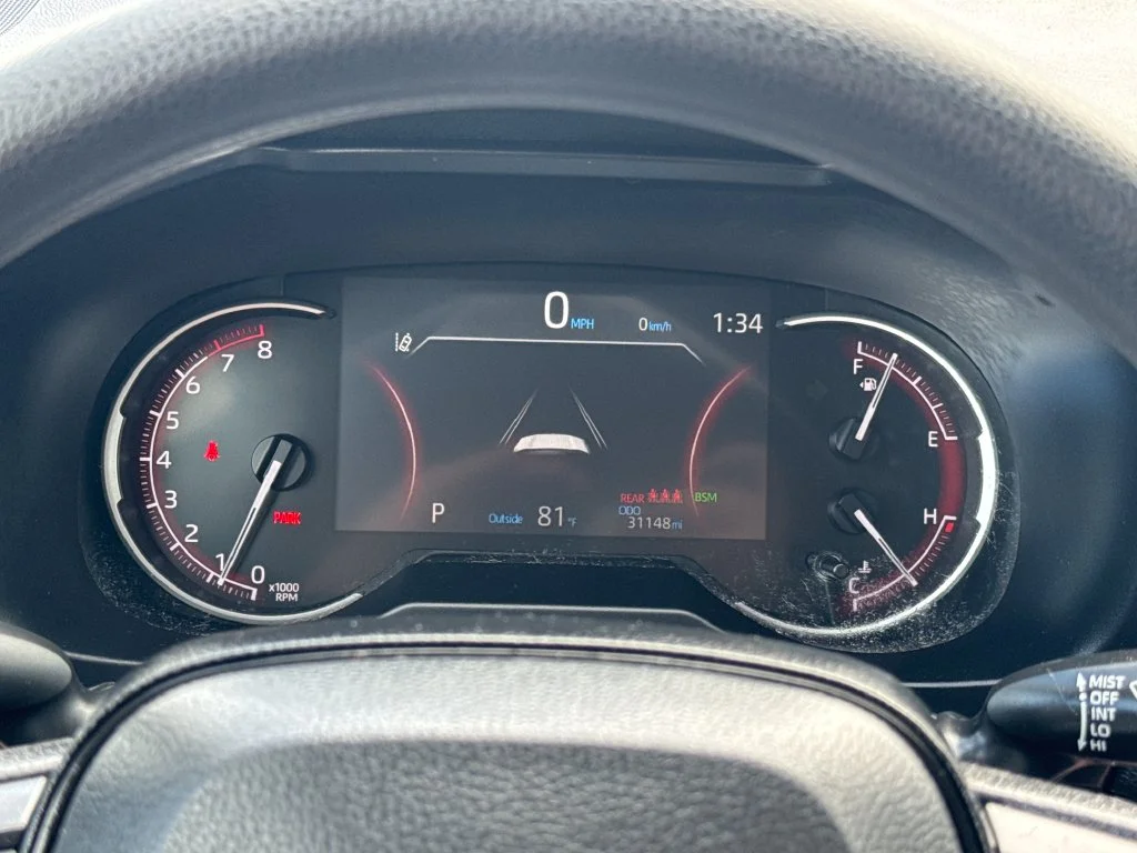 Used 2025 Silver Toyota XLE image 17