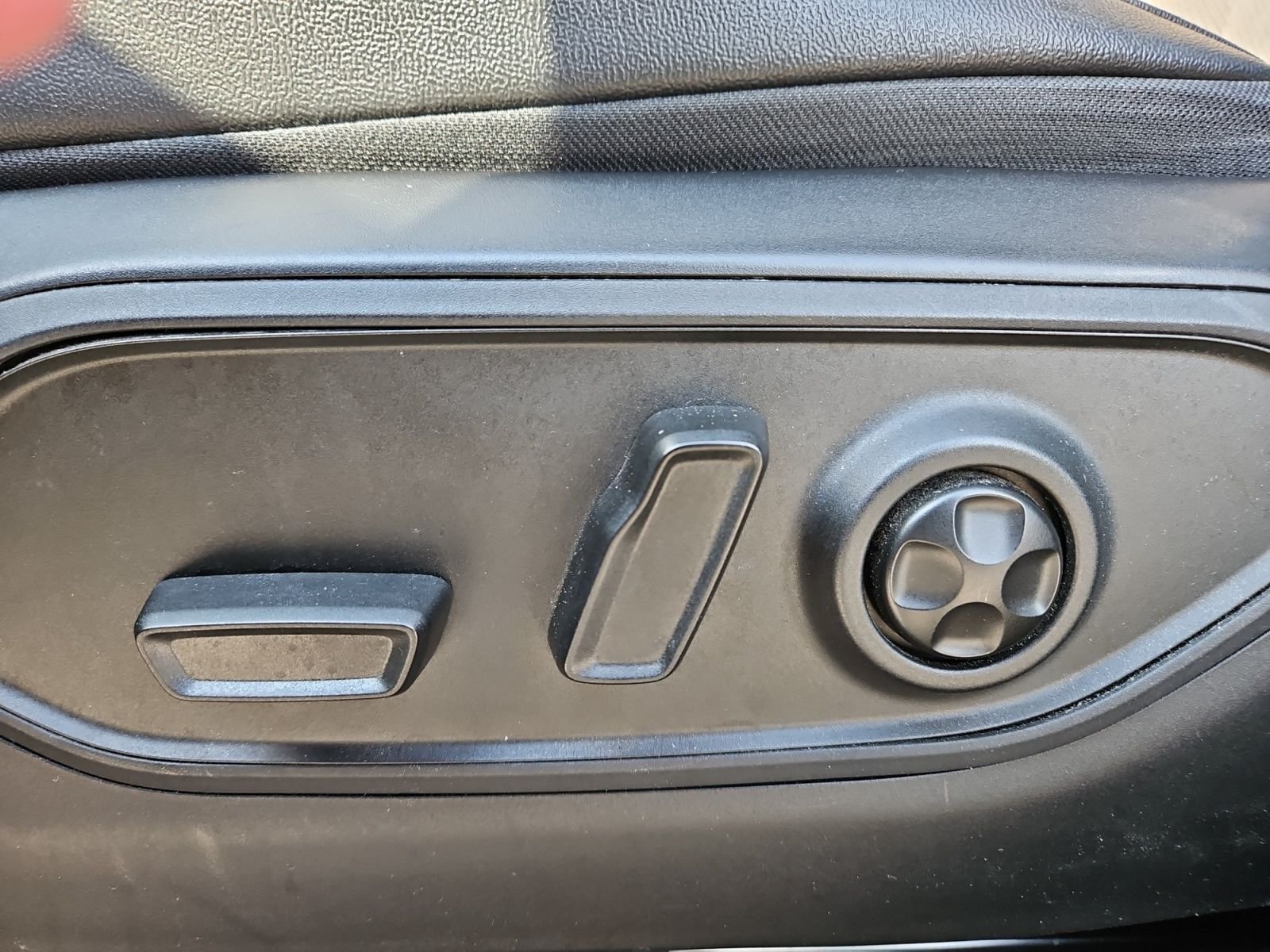 Used 2024 White Jeep Altitude image 20