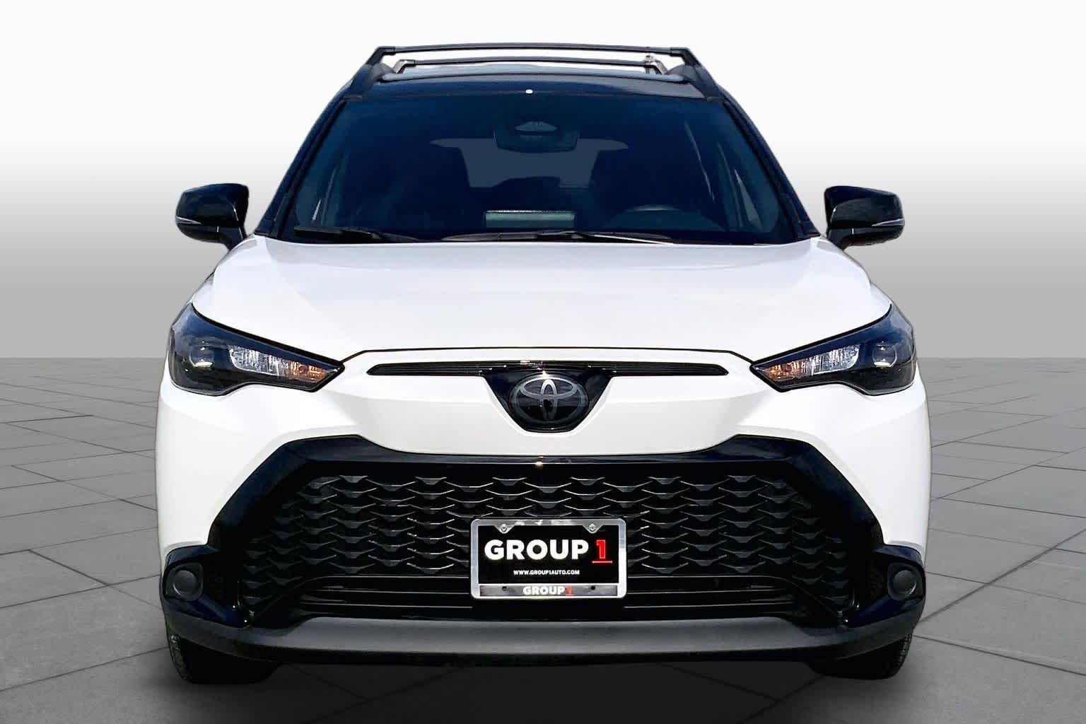 Used 2025 Wind Chill Pearl/Jet Black Toyota Hybrid Nightshade Edition image 4