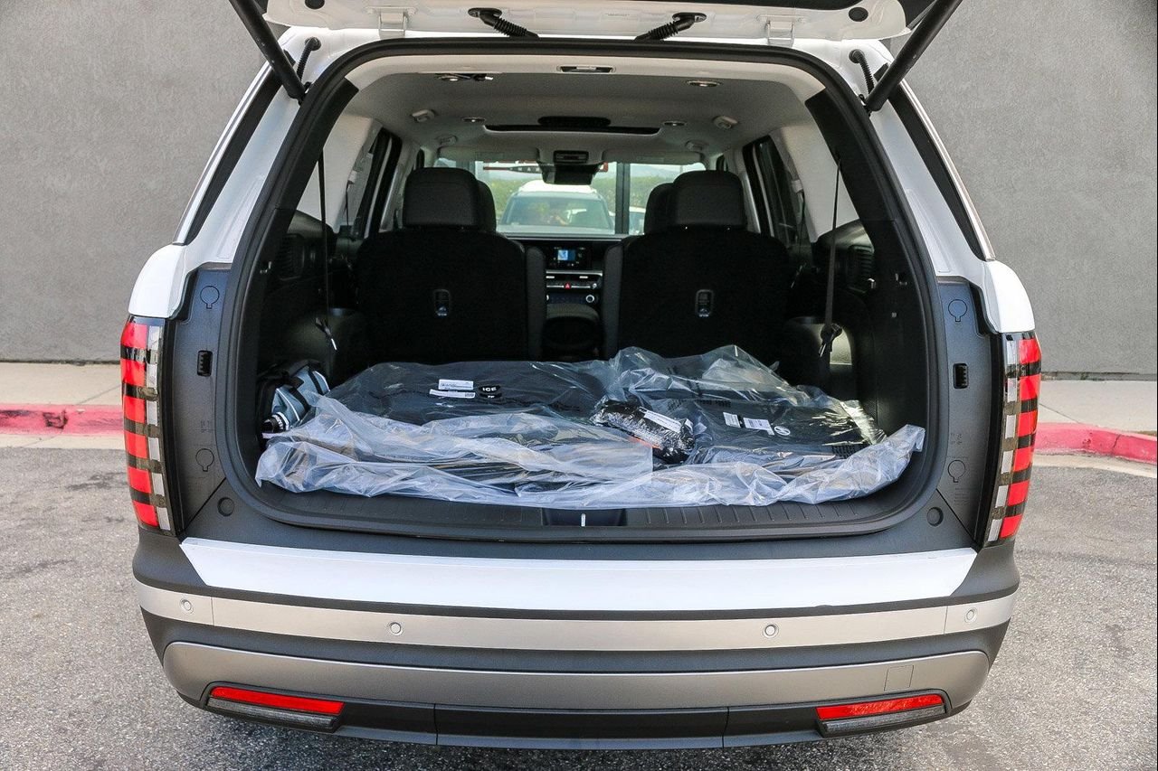 New 2026 White Hyundai SEL Premium image 19