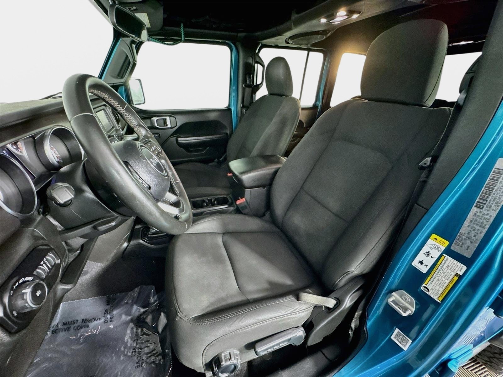 Used 2020 Bikini Pearlcoat Jeep Sport S image 11