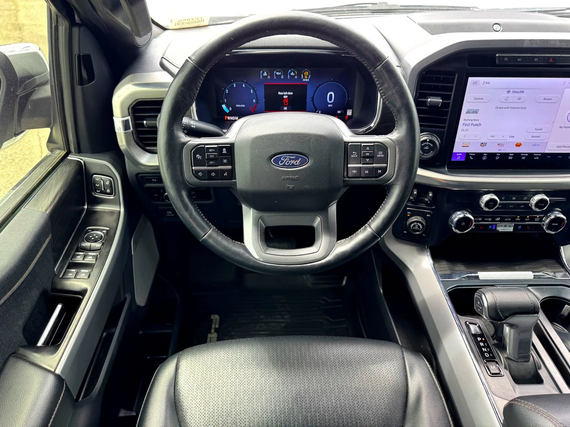 Used 2024  Ford Lariat image 19