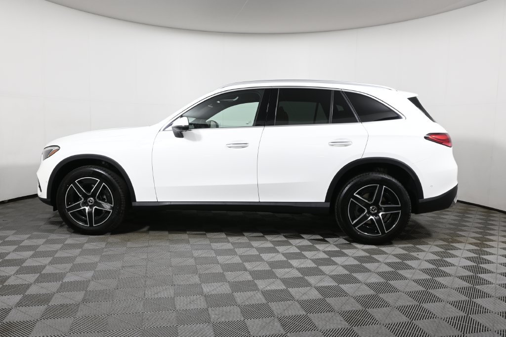 New 2027 Polar White Mercedes-Benz GLC 300 image 2
