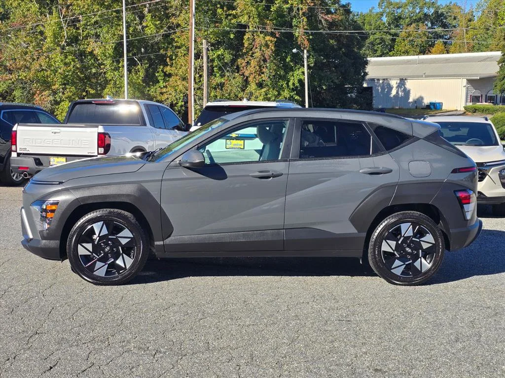Used 2025 Gray Hyundai SEL image 23
