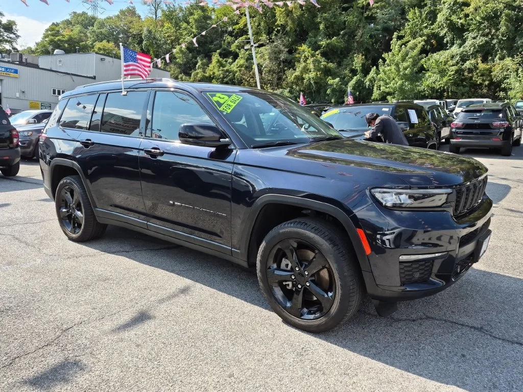 Used 2023 Black Jeep Limited image 4