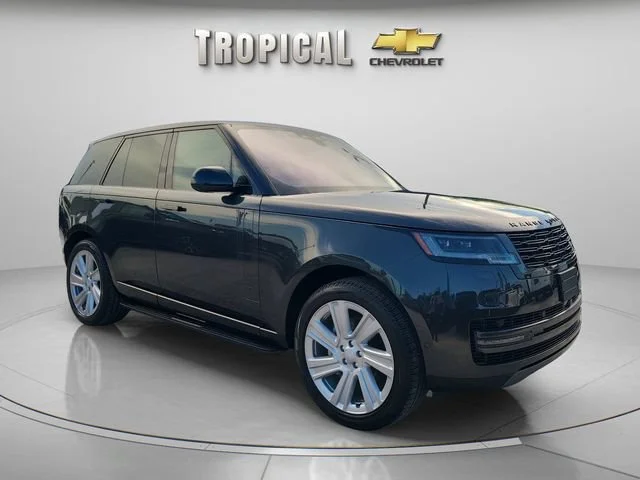 Used 2023 Gray Land Rover SE image 7