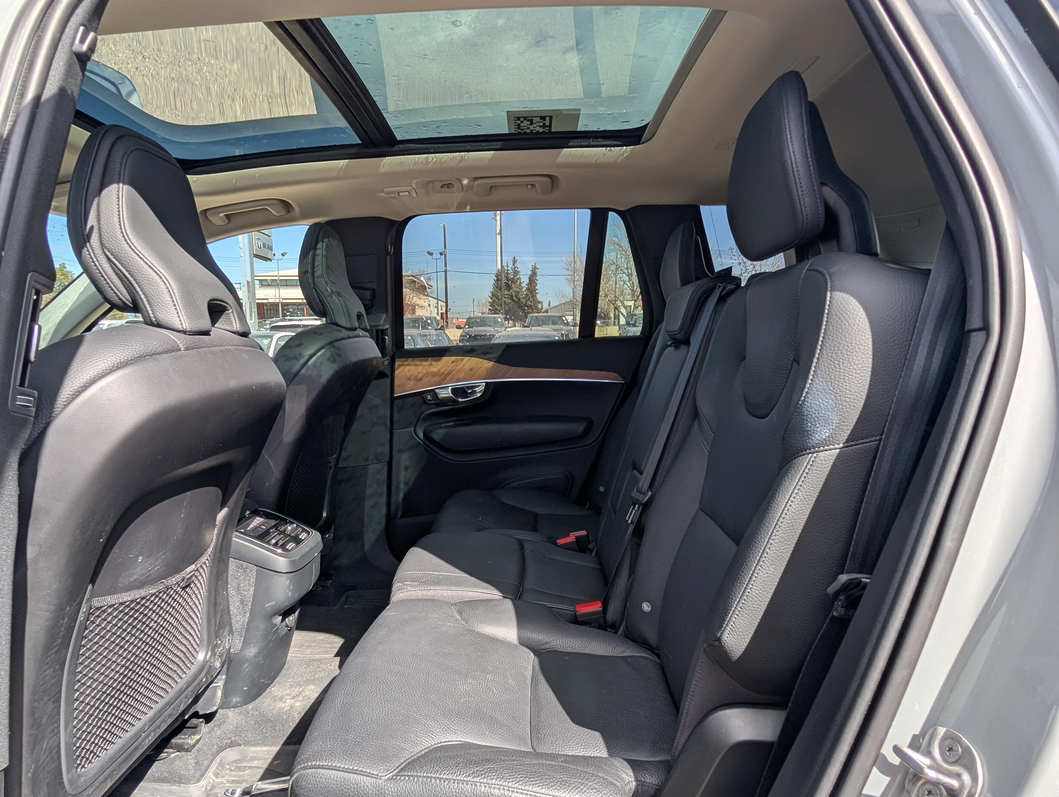 Used 2024 Crystal White Metallic Volvo Plus Bright Theme image 21