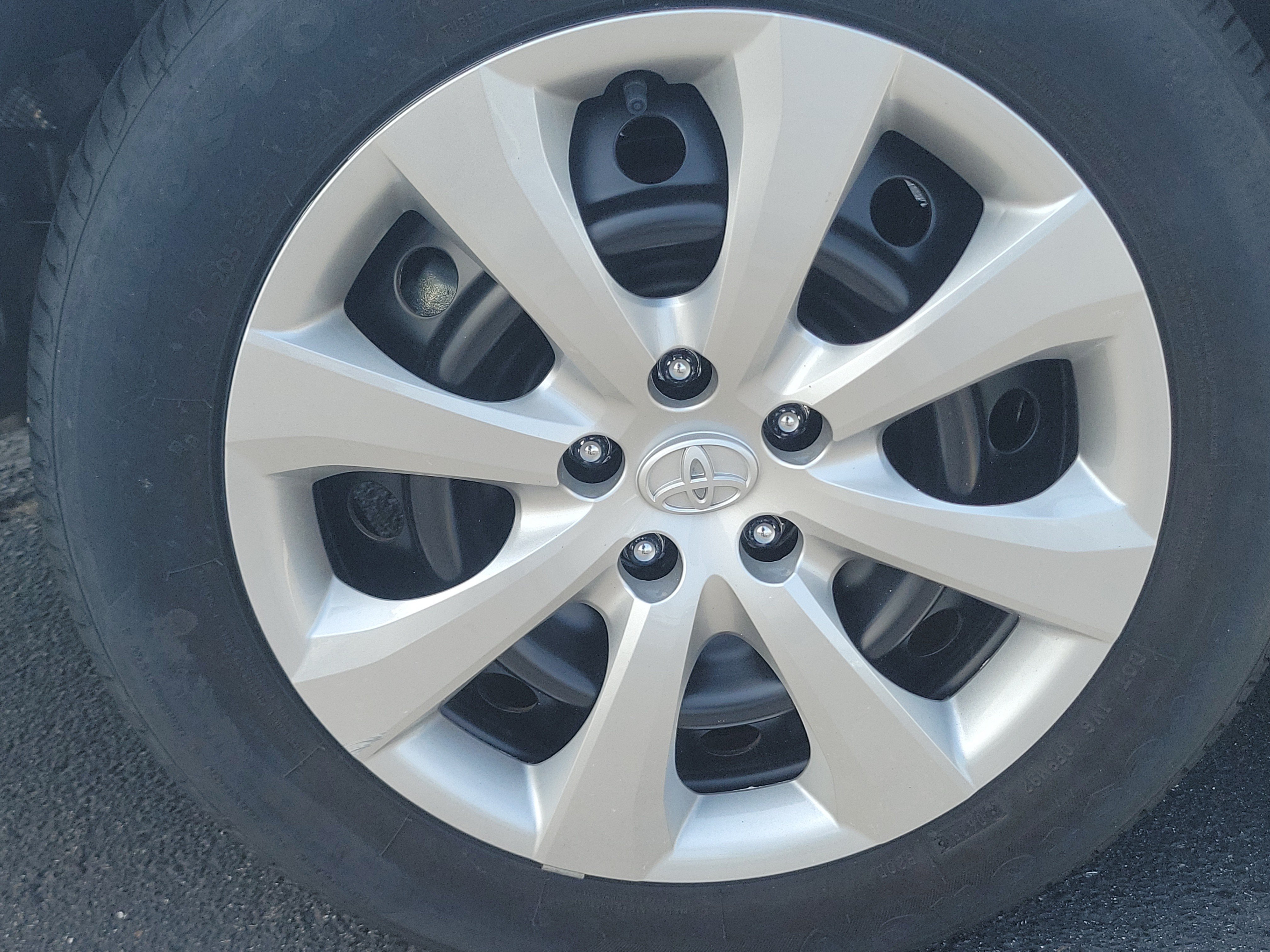 Used 2025 Pearl Toyota LE image 6