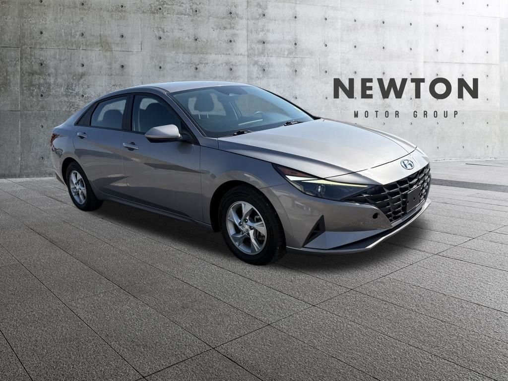 Used 2023 Gray Hyundai SE image 1