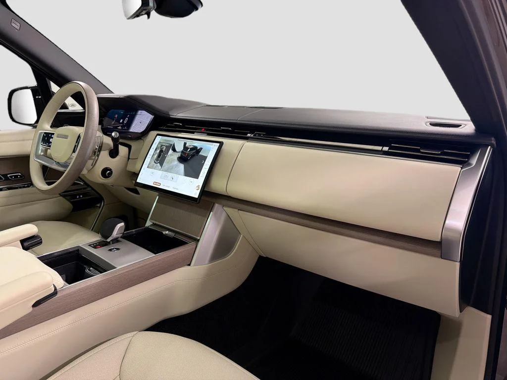 New 2026 Tourmaline Brown in Gloss finish Land Rover Autobiography image 30