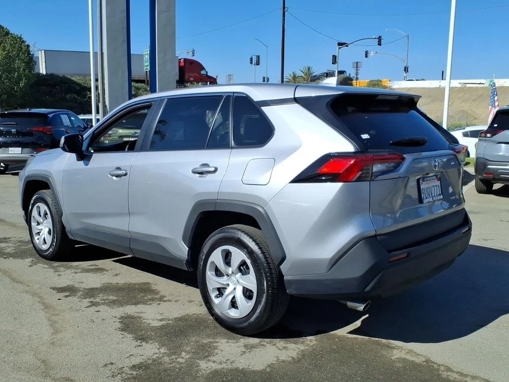 Used 2025 Silver Toyota LE image 5