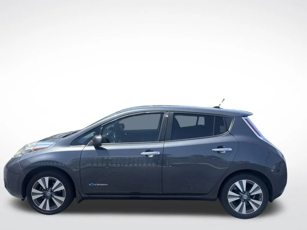 Used 2013 Gray Nissan SL image 12