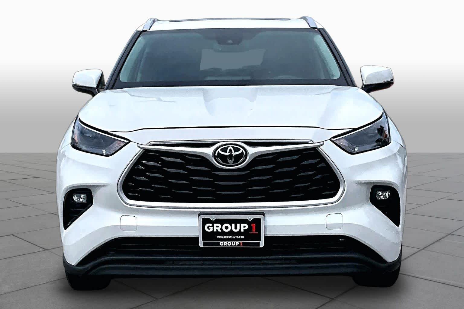 Used 2023 Wind Chill Pearl Toyota XLE image 4