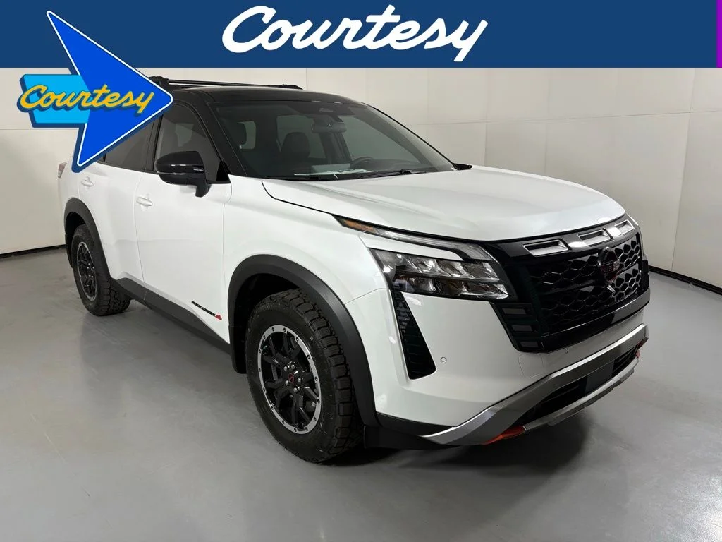 New 2026 Everest White Pearl TriCoat / Super Black Two-tone Nissan Rock Creek® image 1
