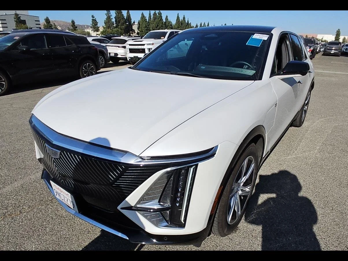 Used 2024 Crystal White Tricoat Cadillac Tech image 1
