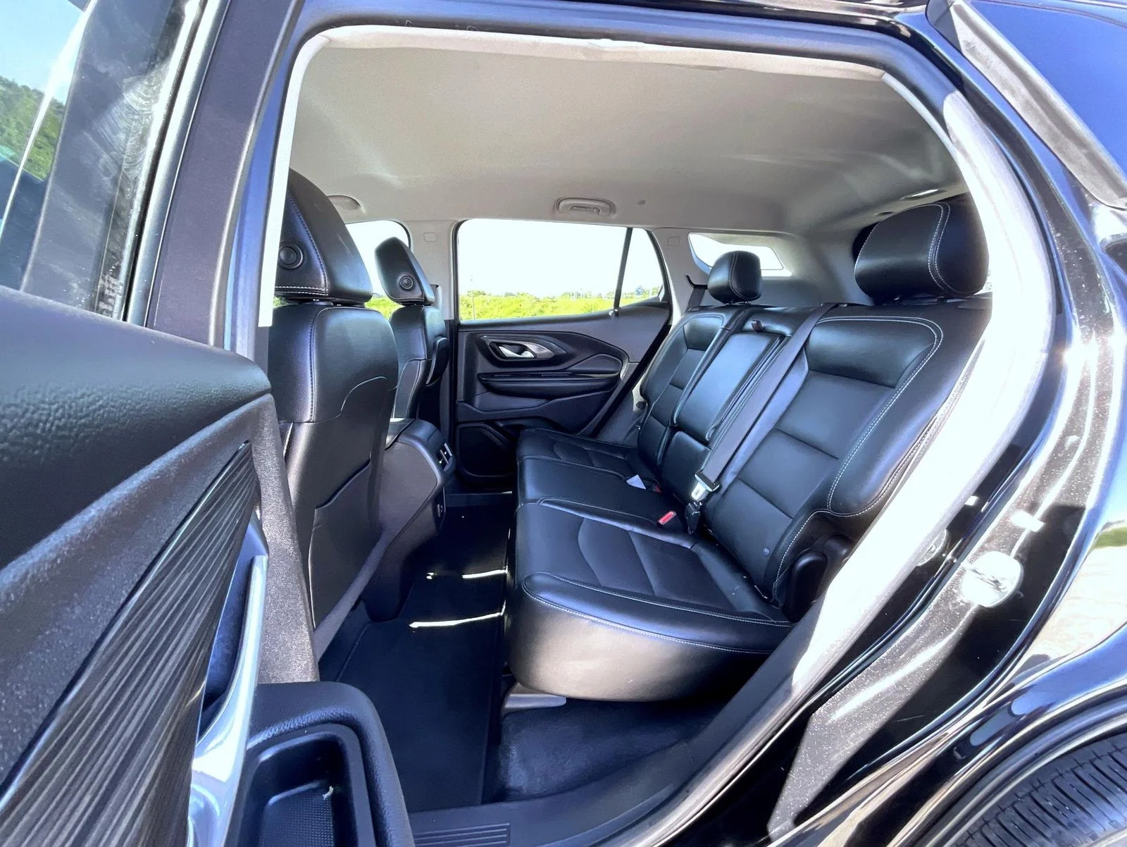 Used 2024 Black GMC SLT image 19