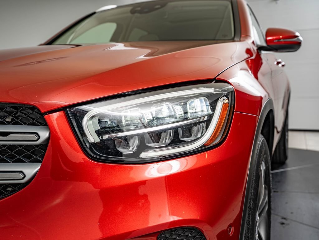 Used 2022 Manufaktur Cardinal Red Metallic Mercedes-Benz GLC 300 image 13