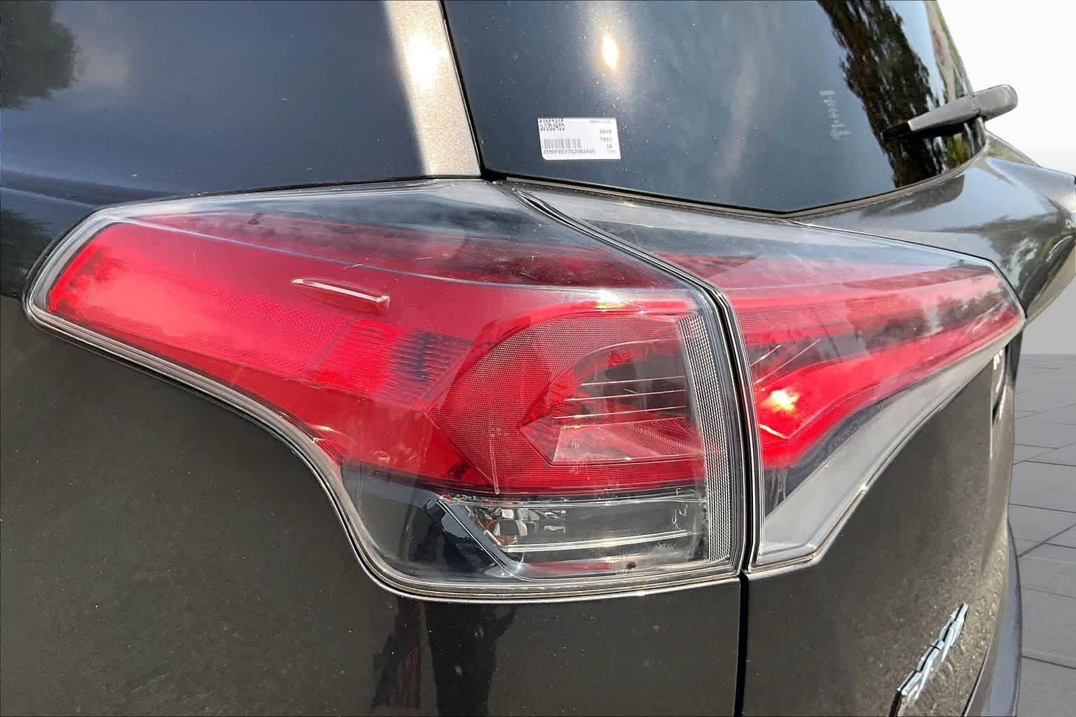 Used 2016 Magnetic Gray Metallic Toyota XLE image 29