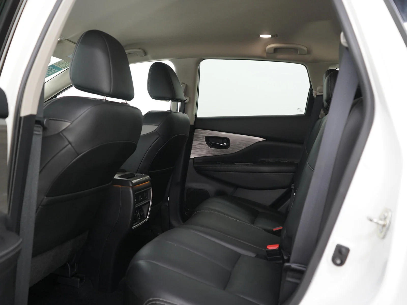 Used 2018 White Nissan SL image 18