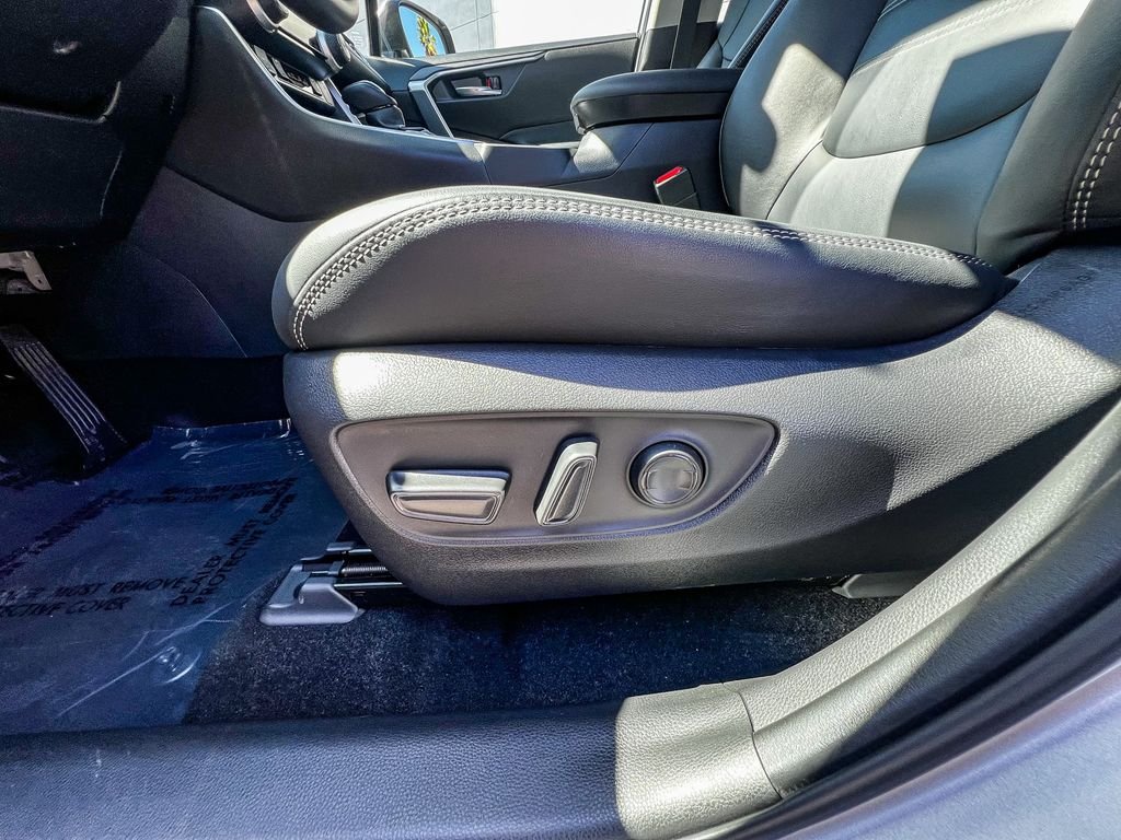 Used 2024 Silver Sky Metallic Toyota XLE Premium image 20