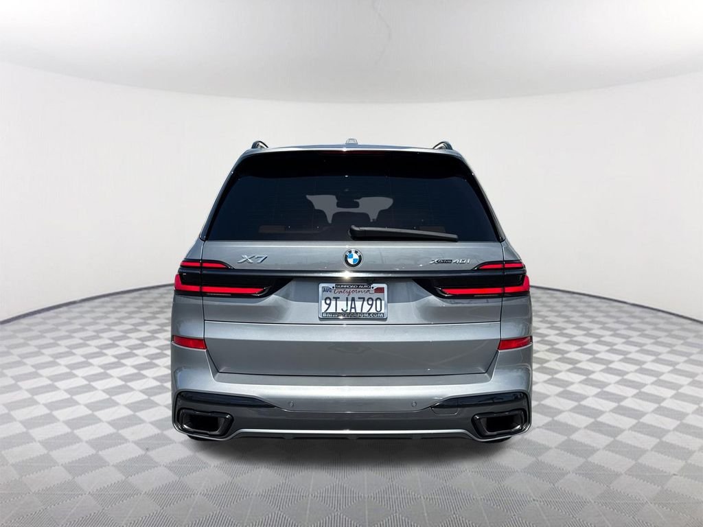 Used 2024 Gray BMW xDrive40i image 5