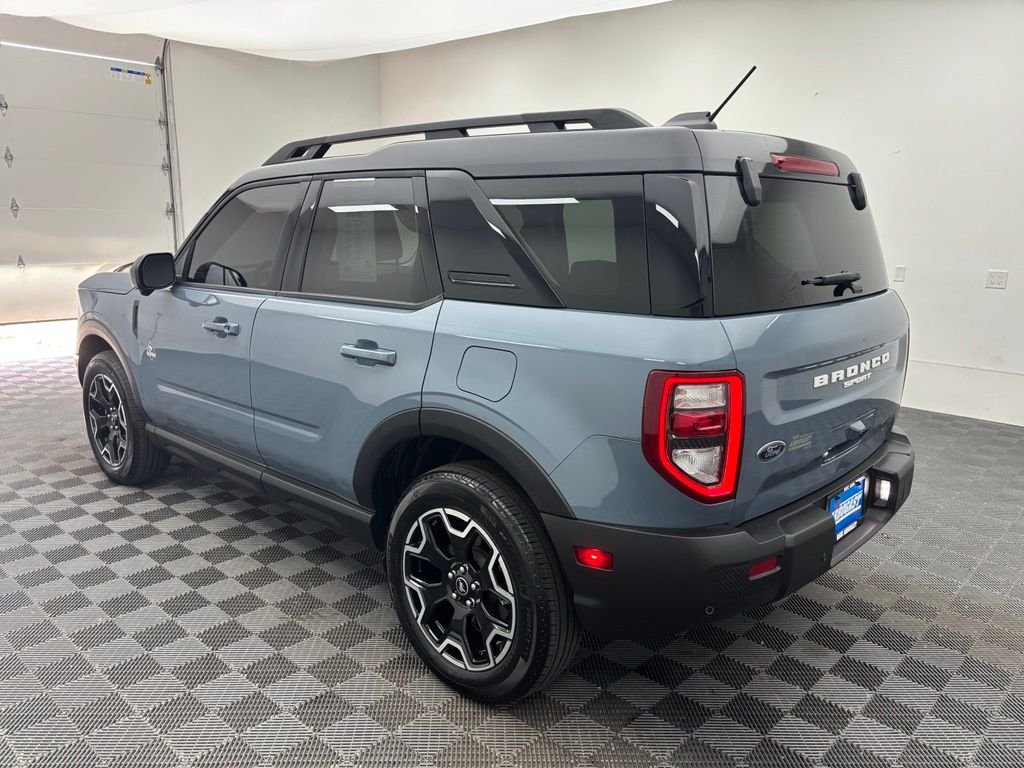 Used 2025 Azure Gray Metallic Ford Outer Banks image 10