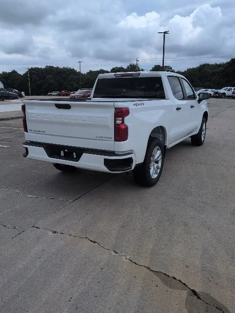 New 2026 Summit White Chevrolet Custom image 4