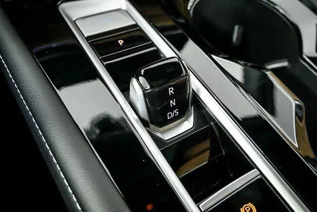 New 2026 Opal White Pearl Volkswagen 2.0T SEL image 19