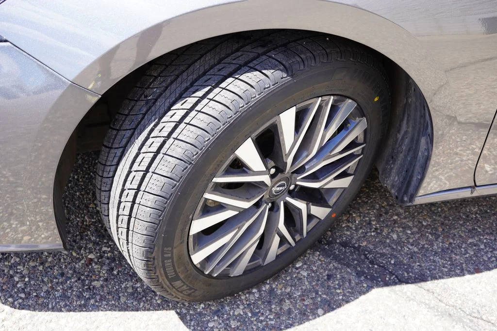 Used 2025 Gun Metallic Nissan 2.5 SV image 13