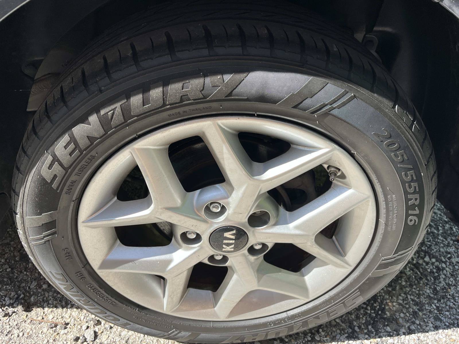 Used 2024 Gravity Gray Kia LX image 10