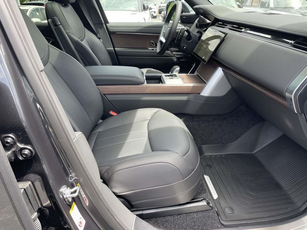 New 2026 Carpathian Grey Land Rover SE image 21