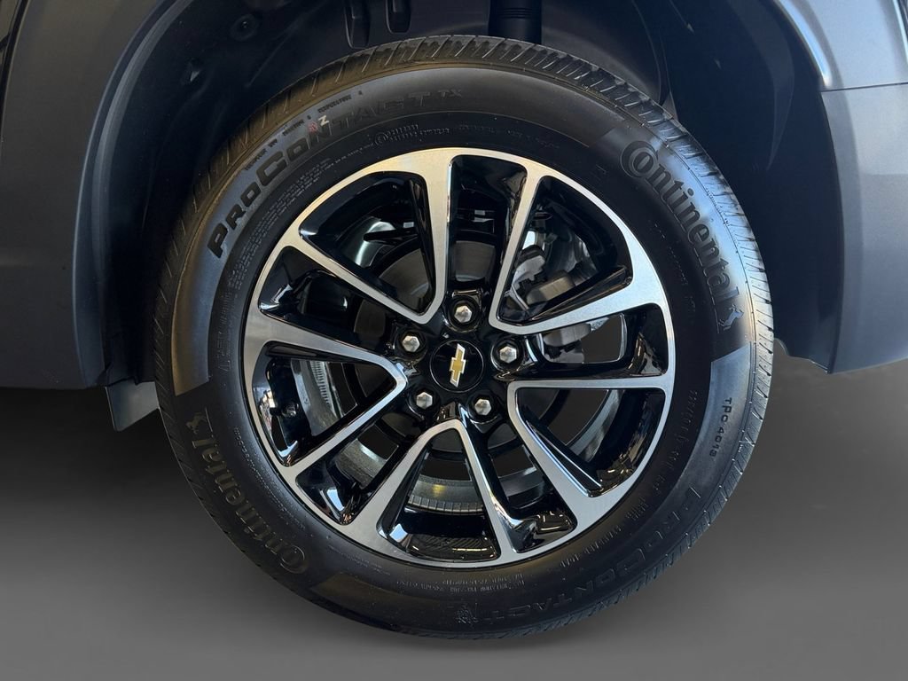 New 2026 Mosaic Black Metallic Chevrolet LT image 16