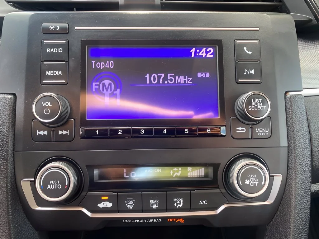 Used 2018 Blue Honda LX image 19
