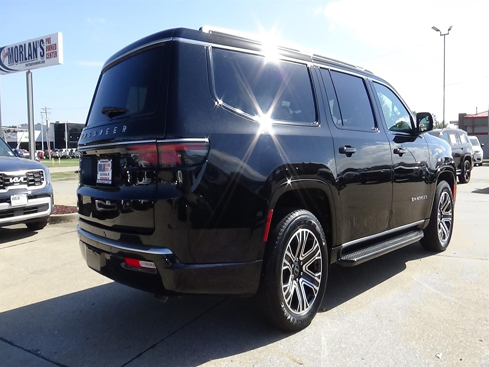Used 2025 Diamond Black Crystal Pearl Coat (pxj) Jeep Base image 7
