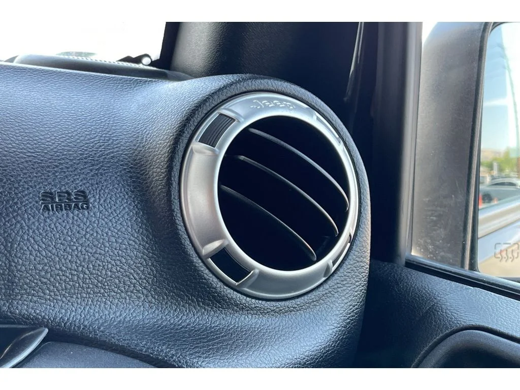 Used 2017 Black Clearcoat Jeep Sahara image 27