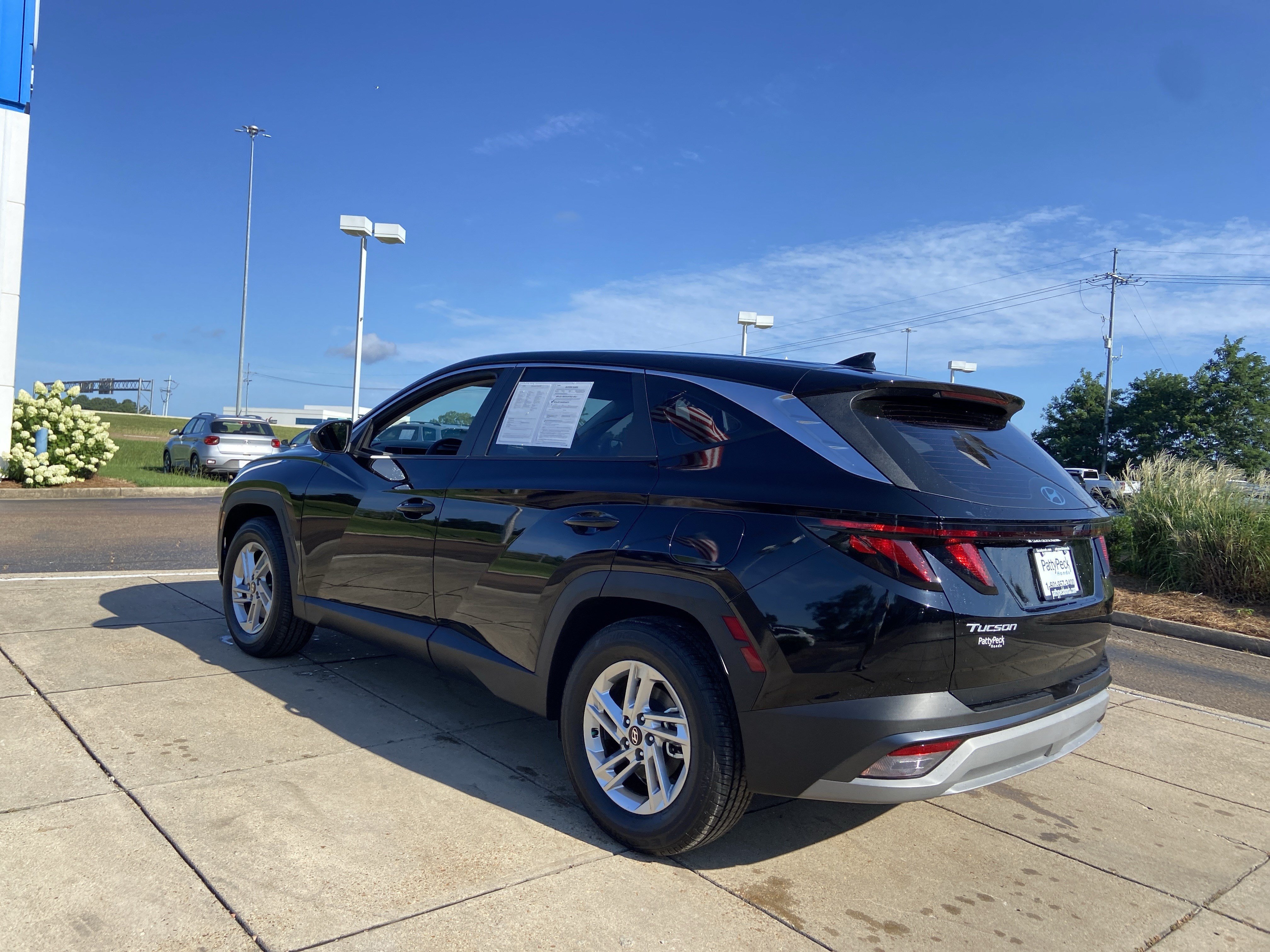 Used 2025 Phantom Black Hyundai SE image 8
