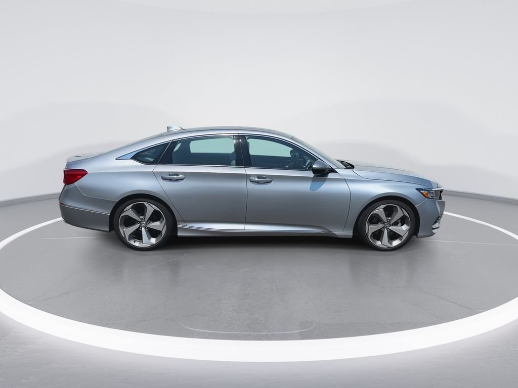 Used 2018 Lunar Silver Metallic Honda Touring 2.0T image 9