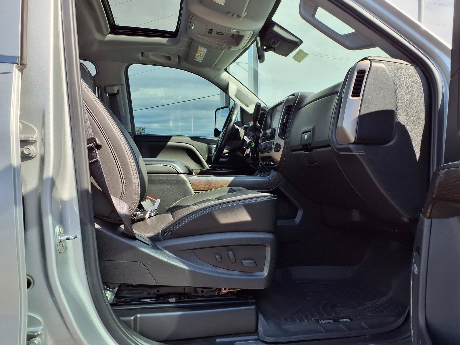 Used 2017 QUICKSILVER METALLIC GMC Denali image 32
