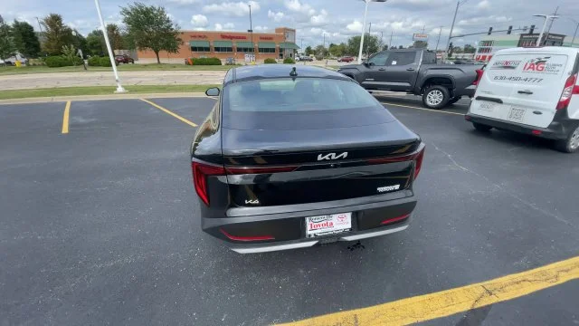 2025 Kia K4 LXS - Photo 9