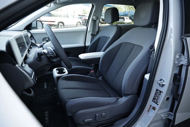 Used 2023 Cyber Gray Hyundai SE image 18