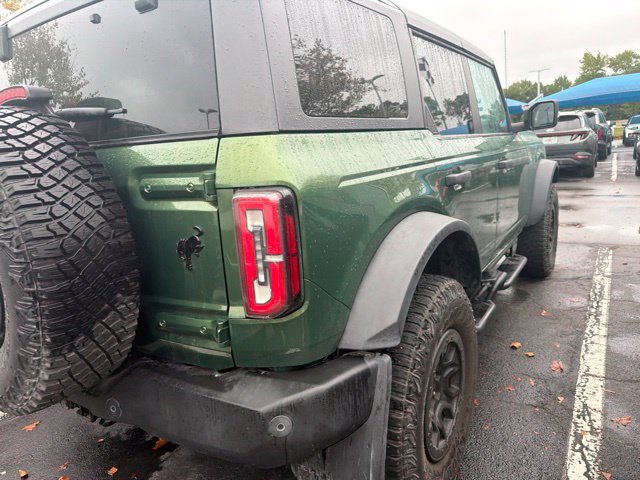 Used 2023 Eruption Green Metallic Ford Wildtrak image 9