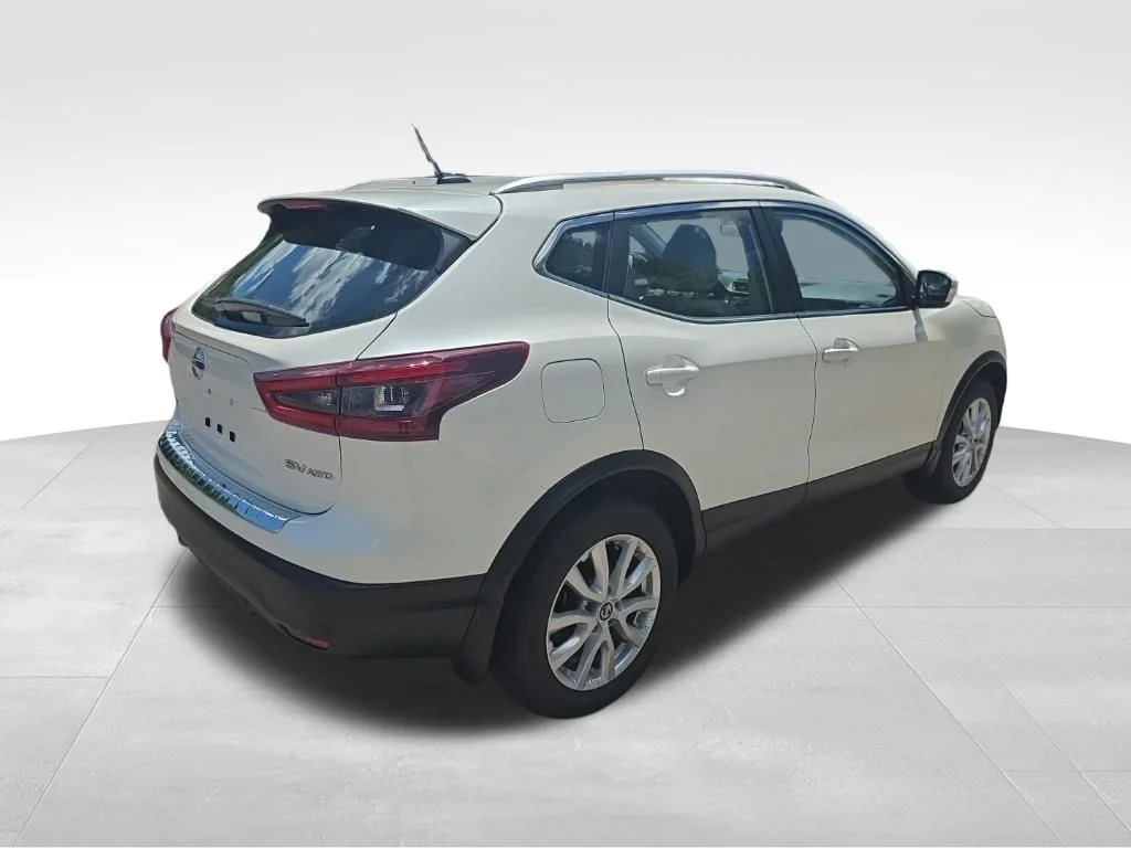 Used 2021 White Nissan SV image 5