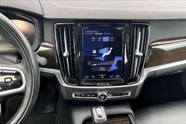 Used 2018 Black Stone Volvo T5 Momentum image 4