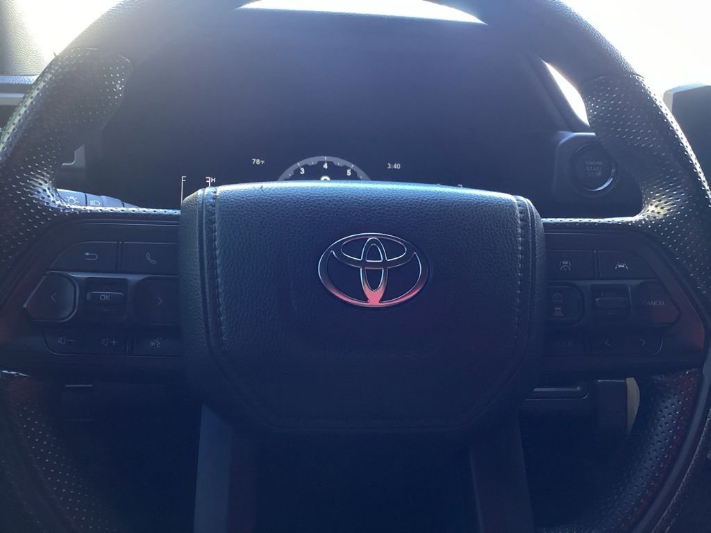 Used 2025  Toyota SR5 image 19