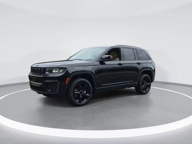 New 2026 Diamond Black Crystal Pearlcoat Jeep Limited image 4