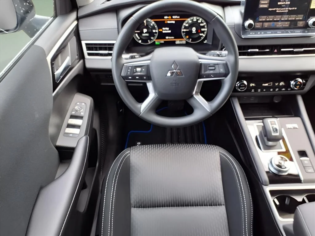 2025 Mitsubishi Outlander Plug-in Hybrid ES - Photo 15